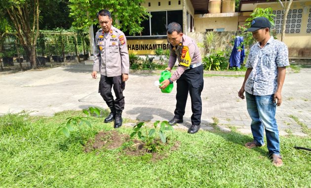 POLSEK TENAYAN RAYA GELAR AKSI PENANAMAN POHON DI TAMAN REKREASI ALAM MAYANG