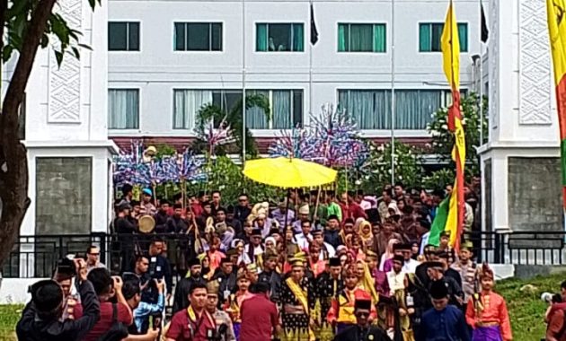 ‎Kapolri Terima Gelar Adat “Ingatan Budi” dari LAMR ,Ketua Projo Riau Berikan Ucapan Selamat