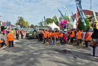 Polresta Pekanbaru bekerja sama dengan DLHK Kota Pekanbaru Lakukan Pembersihan Lokasi Riau Bhayangkara Run 2025*  Pekanbaru