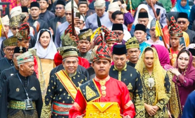 Pemkab Kuansing Hadiri Anugerah Adat Ingatan Budi kepada Kapolri oleh LAMR