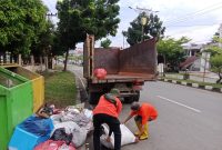 Pahlawan Kebersihan di Balik Gemerlap nya Pacu Jalur 2025 di Kuansing