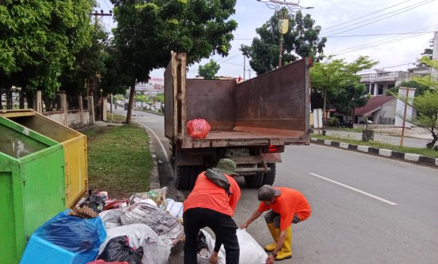 Pahlawan Kebersihan di Balik Gemerlap nya Pacu Jalur 2025 di Kuansing