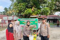 Polsek Bukit Raya Gelar Edukasi Green Policing dan Penanaman Pohon di TK Lilik Pekanbaru