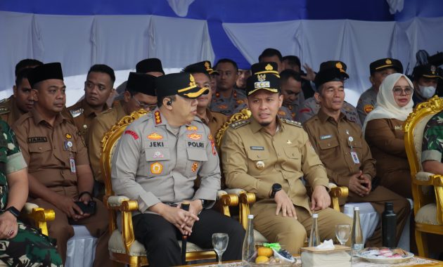 Apel Siaga Kamtibmas dan Linmas di Pekanbaru, Sinergi Forkopimda Peringati 1 Tahun Pemerintahan Presiden Prabowo Subianto