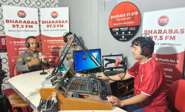 Sambut Libur Natal dan Tahun Baru, Polda Riau Sosialisasikan Kesiapan Pengamanan Lewat Podcast Radio Bharabas