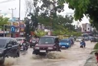 Sungai Jering Terendam, Drainase Tersumbat Lumpuhkan Jalur Utama Kuantan Singingi