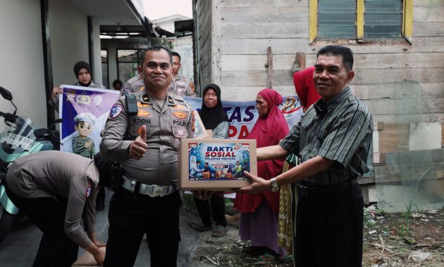 POLANTAS MENYAPA DAN SALURKAN BANTUAN SOSIAL KEPADA MASYARAKAT PESISIR DALAM RANGKA HUT BHAYANGKARA KE-80