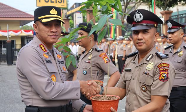 *Bentuk Apresiasi atas Dedikasi Anggota, Polresta Pekanbaru Anugerahkan Kenaikan Pangkat kepada 116 Personel*
