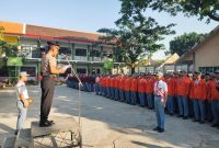 Police Go To School: Polres Mojokerto Kota Tanamkan Disiplin dan Kesadaran Kamtibmas Kepada Pelajar
