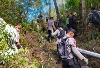 Mitigasi Karhutla di Cemorosewu, Bangun Ilaran Api Sejauh 1,8 Km*