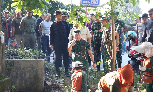 Kodam XIX Tuanku Tambusai Satukan TNI, Polri dan Masyarakat Bersihkan Terminal AKAP dan Pelabuhan Sei Duku