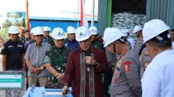 Perkuat Ketahanan Pangan, Kapolri dan Pangdam XIX Tuanku Tambusai Lepas Bantuan Pupuk untuk Petani Riau