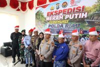 EKSPEDISI MERAH PUTIH PRESISI POLDA RIAU TANAM 810 MANGROVE DAN SALURKAN BERBAGAI BANTUAN UNTUK MASYARAKAT PESISIR SINABOI