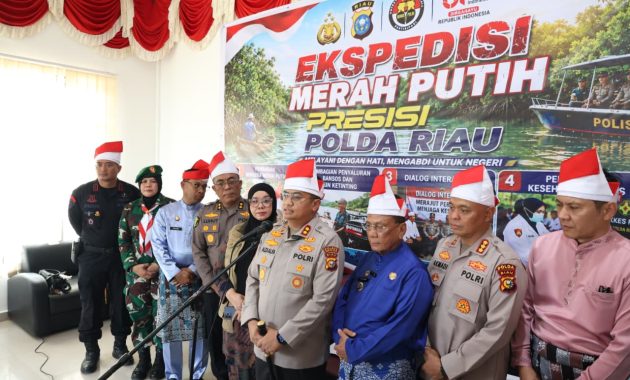EKSPEDISI MERAH PUTIH PRESISI POLDA RIAU TANAM 810 MANGROVE DAN SALURKAN BERBAGAI BANTUAN UNTUK MASYARAKAT PESISIR SINABOI