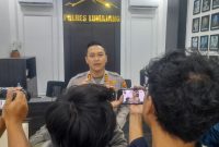 *Polres Lumajang Amankan Tiga Tersangka Komplotan Pencurian Berkedok Investasi Fiktif*