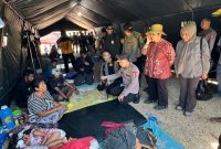 Polri Perkuat Penanganan Gempa NTT, Kapolri Tinjau Lokasi Terdampak dan Serahkan Bantuan