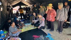Polri Perkuat Penanganan Gempa NTT, Kapolri Tinjau Lokasi Terdampak dan Serahkan Bantuan