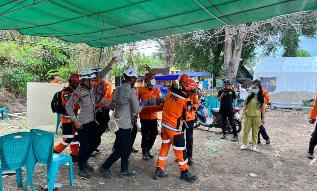Personel Korbrimob Polri Terus Bergerak, Evakuasi Korban dan Penuhi Kebutuhan Warga Terdampak Gempa