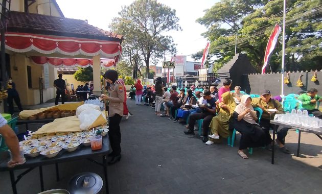 Polresta Malang Kota Sapa Warga melalui Baktikes dan Makan Bersama Gratis
