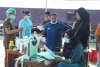 Pusdokkes Polri Berikan Layanan Kesehatan Gratis, 120 Warga Terdampak Gempa di Reo Telah Dilayani