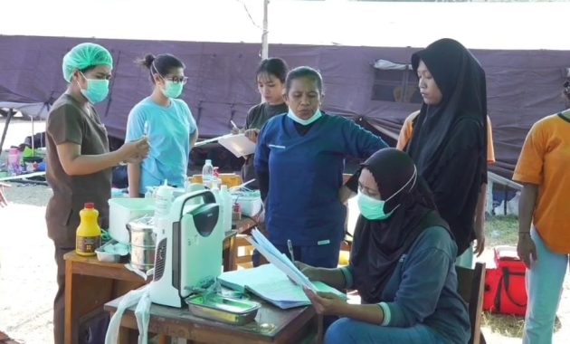 Pusdokkes Polri Berikan Layanan Kesehatan Gratis, 120 Warga Terdampak Gempa di Reo Telah Dilayani