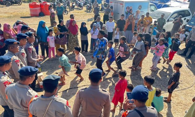 Pulihkan Semangat Pengungsi, Brimob Gelar Trauma Healing dan Pelayanan Kesehatan