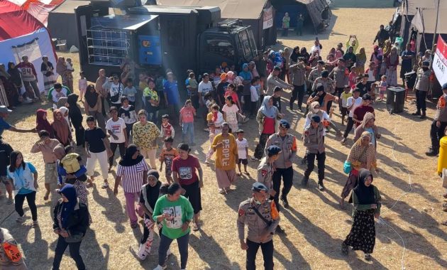 Polri Gelar Senam Trauma Healing untuk Bangkitkan Semangat Pengungsi Pascagempa