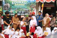 Tanamkan Kepedulian Lingkungan Sejak Dini, Polresta Pekanbaru Gelar Edukasi Green Policing di SD Negeri 68