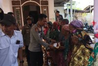 Kapolres Pasuruan Salurkan Bantuan Air Bersih dan Sembako untuk Warga Kedungrejo