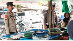 Polresta Pekanbaru Pastikan Ketersediaan dan Harga Sembako Aman, Polsek Lima Puluh Turun Langsung ke Pasar