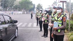 Peduli Dampak Kabut Asap, Polresta Pekanbaru Bagikan 1.300 Masker