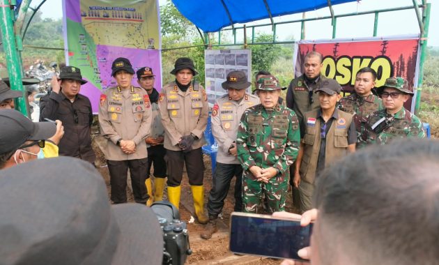 Kapolda Riau dan Pangdam Tinjau Karhutla di Inhu, Gelar Salat Istisqa Memohon Hujan