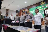 Sindikat SIM Palsu Dibongkar, Tiga Pejabat Polres Siak Diberikan Penghargaan