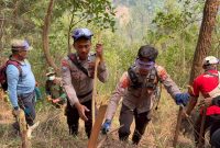 Gerak Cepat Polres Nganjuk dan Tim Gabungan Jinakkan Api, Karhutla di Gunung Wilis Padam