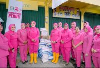 HKGB ke-74, Bhayangkari Sumbar Hadir Berikan Bantuan bagi Warga Terdampak Banjir Bandang