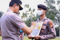 Foto Disilang Cermin Ketegasan: Bripda PA Resmi Dipecat dari Polres Kuansing  ​