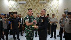 Hangatkan Kebersamaan, Kapolresta Pekanbaru Sambangi Denpom 1/3 dan Kodim 0301 di HUT ke-81 TNI