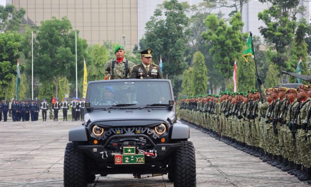 Puncak HUT ke-81 TNI di Riau: Kodam XIX/Tuanku Tambusai Gelar Upacara Khidmat dan Defile Alutsista Memukau