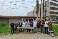 Respons Cepat Asap Pekanbaru, Komunitas Sosial Alat Berat Sebar Ribuan Masker Gratis