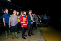 Respons Cepat Tangani Banjir Padang, Polri Kerahkan Personel dan Dirikan Posko Kesehatan