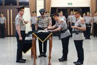 Kapolri Pimpin Sertijab Kakorlantas dan Tiga Kapolda di Mabes Polri