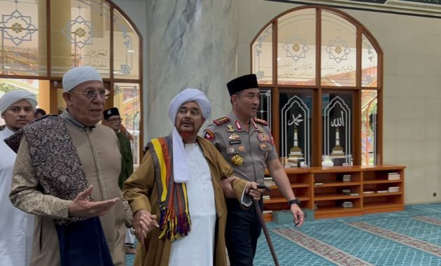 Kapolri Silaturahmi dengan Habib Umar bin Hafidz, Perkuat Sinergi Ulama dan Polri
