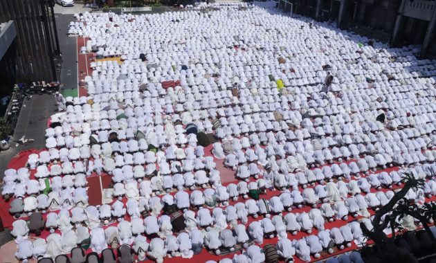 Kapolres Pasuruan Hadiri Salat Istisqa di Ponpes Dalwa, Bersama Santri Panjatkan Doa Memohon Hujan Berkah