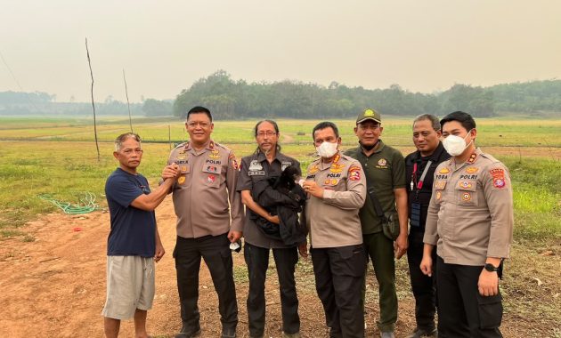 Tak Hanya Padamkan Api, Polri Selamatkan Anak Beruang Madu Terdampak Karhutla